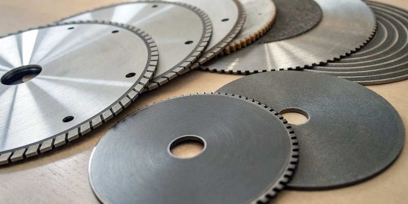 A selection of different sized metal cutting discs laid out for comparison.