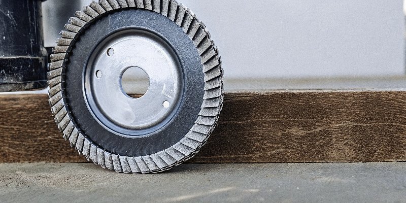 A close-up of a 3-inch (76mm) cutting disc